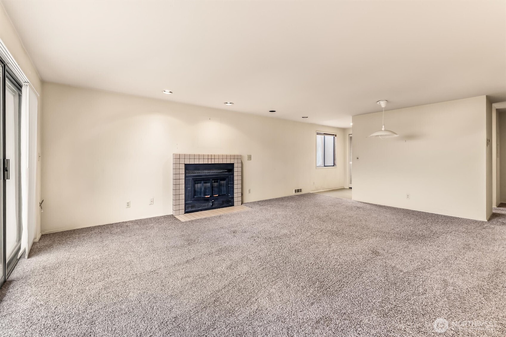 505 W Roy Street #304, Seattle, WA 98119-3882