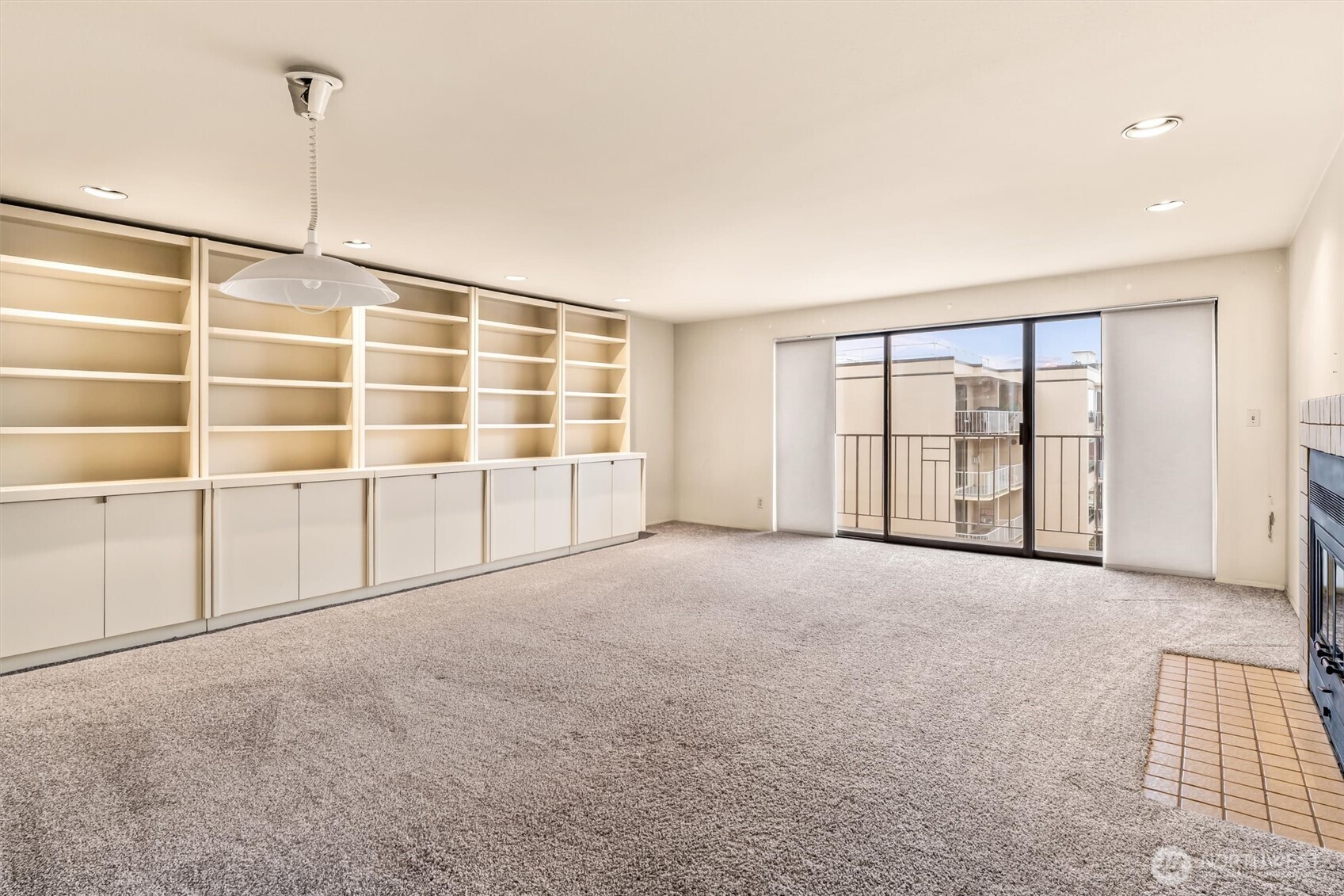 505 W Roy Street #304, Seattle, WA 98119-3882