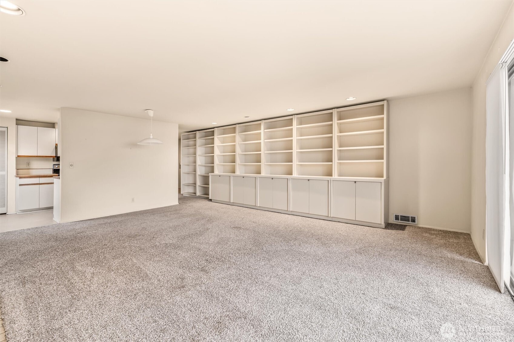 505 W Roy Street #304, Seattle, WA 98119-3882