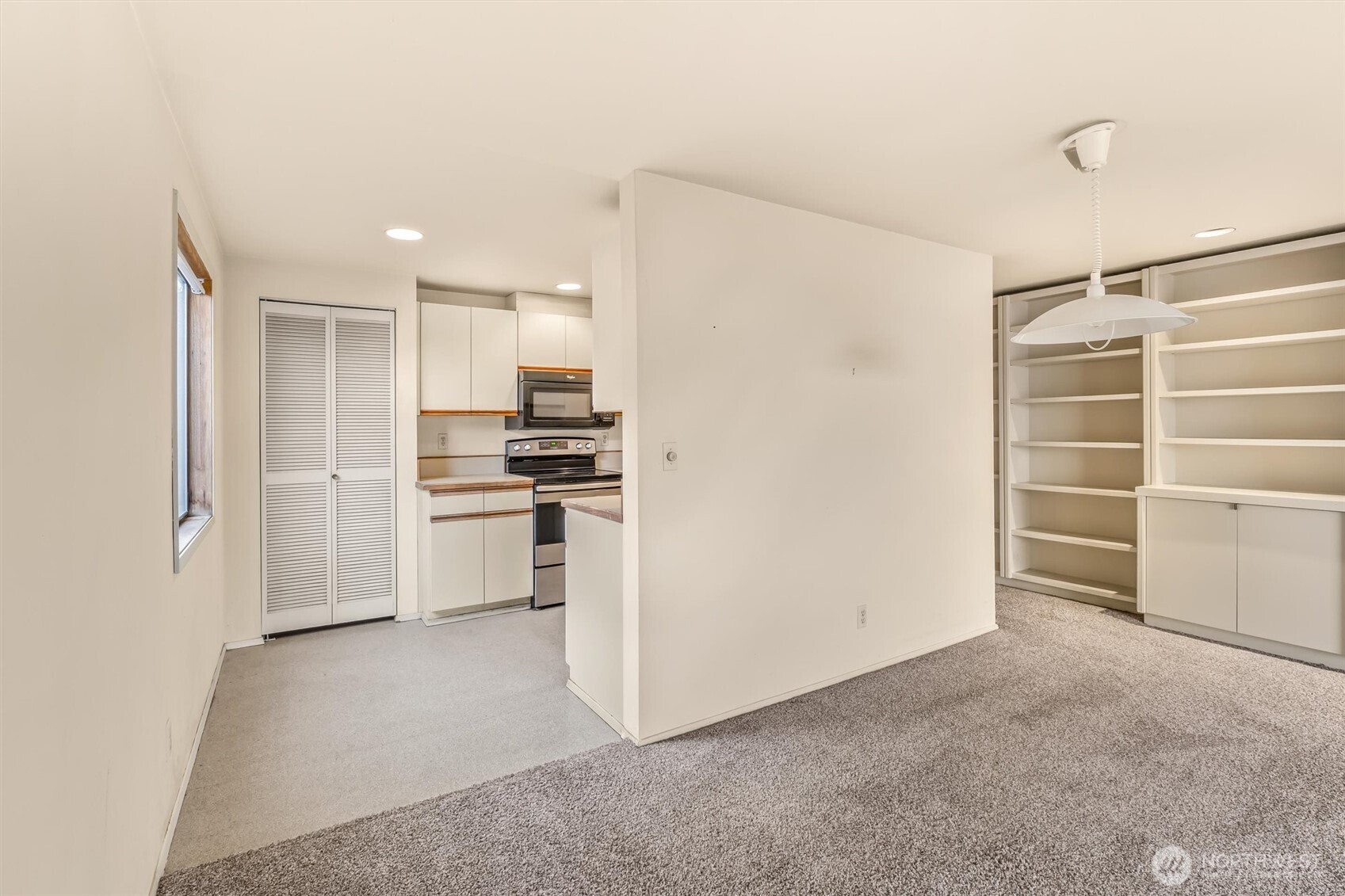 505 W Roy Street #304, Seattle, WA 98119-3882