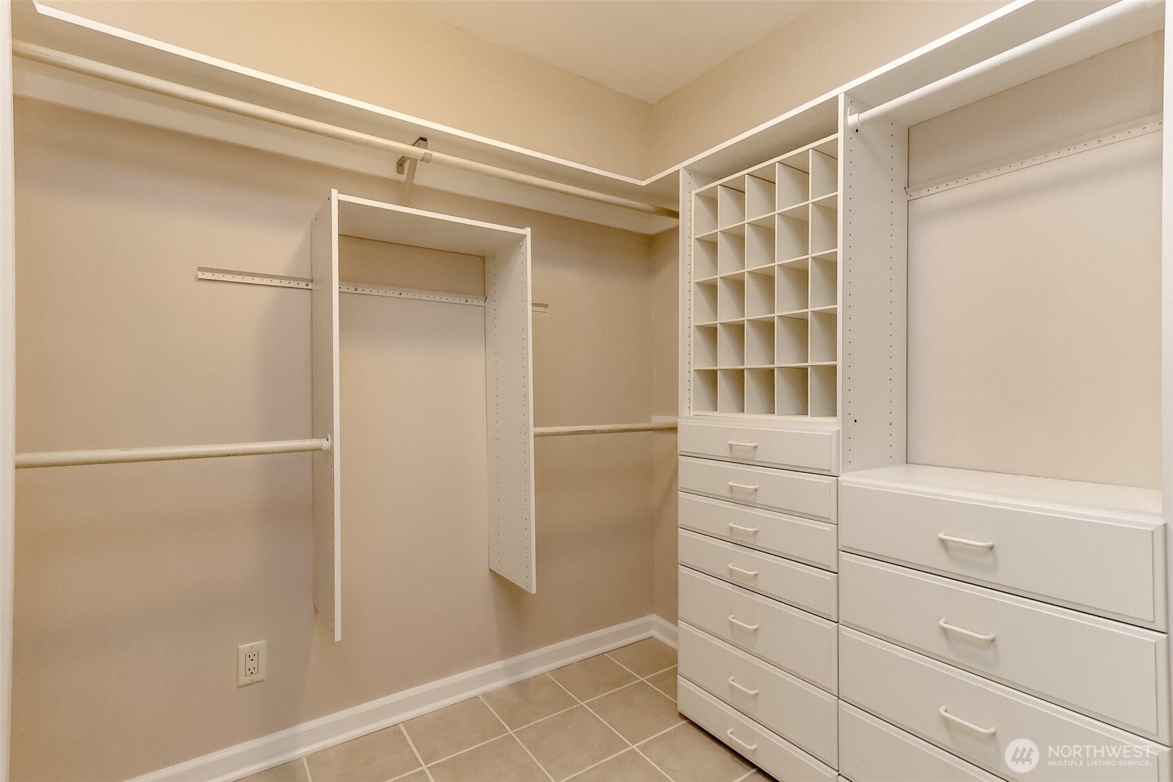 4444 44th Avenue SW #405, Seattle, WA 98116