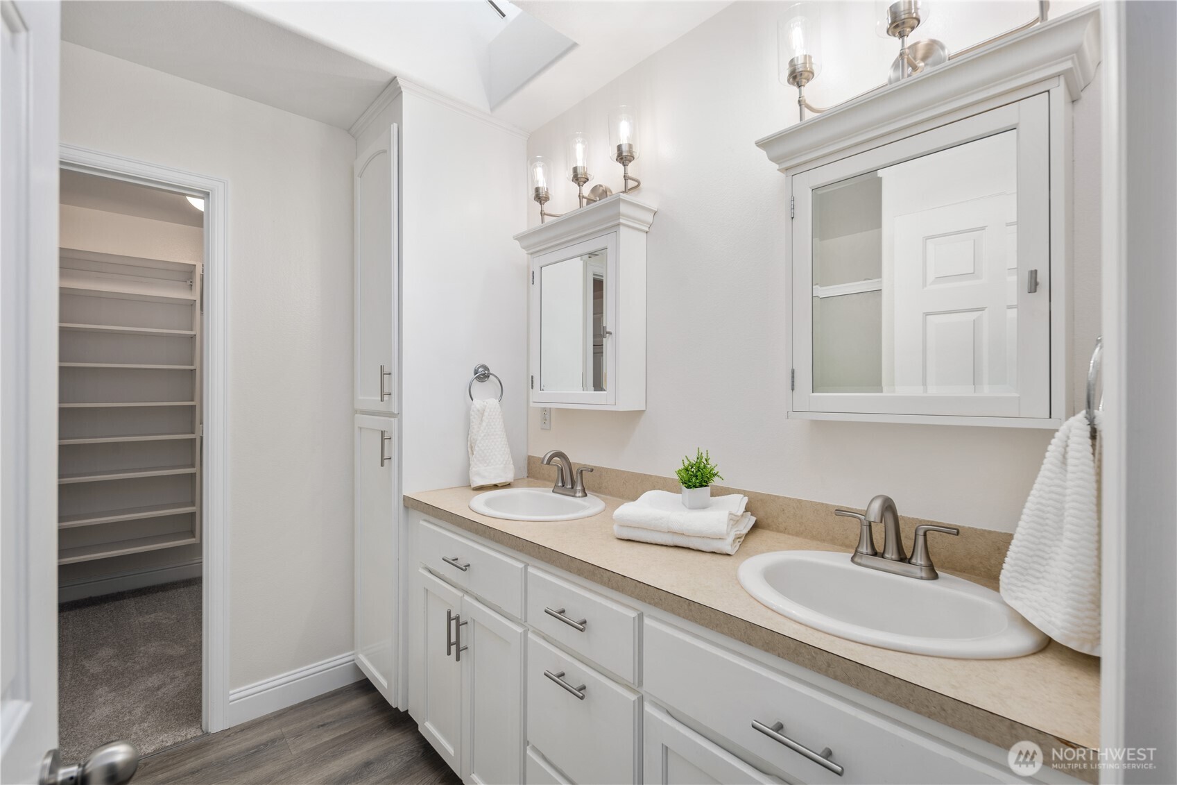 1870 W Cloud Way , Oak Harbor, WA 98277