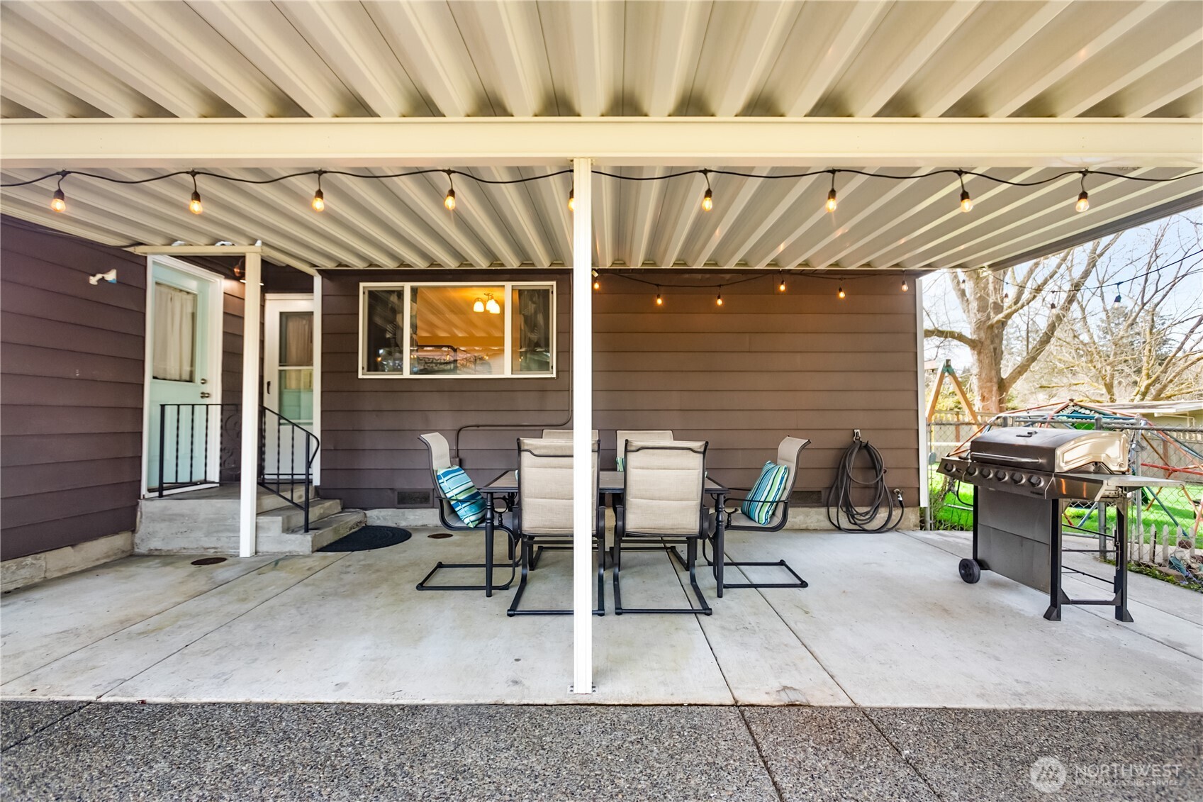 4226 Sunset Drive W, University Place, WA 98466