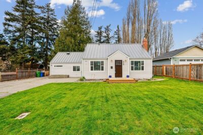 950 SE 4th Avenue , Oak Harbor, WA 98277