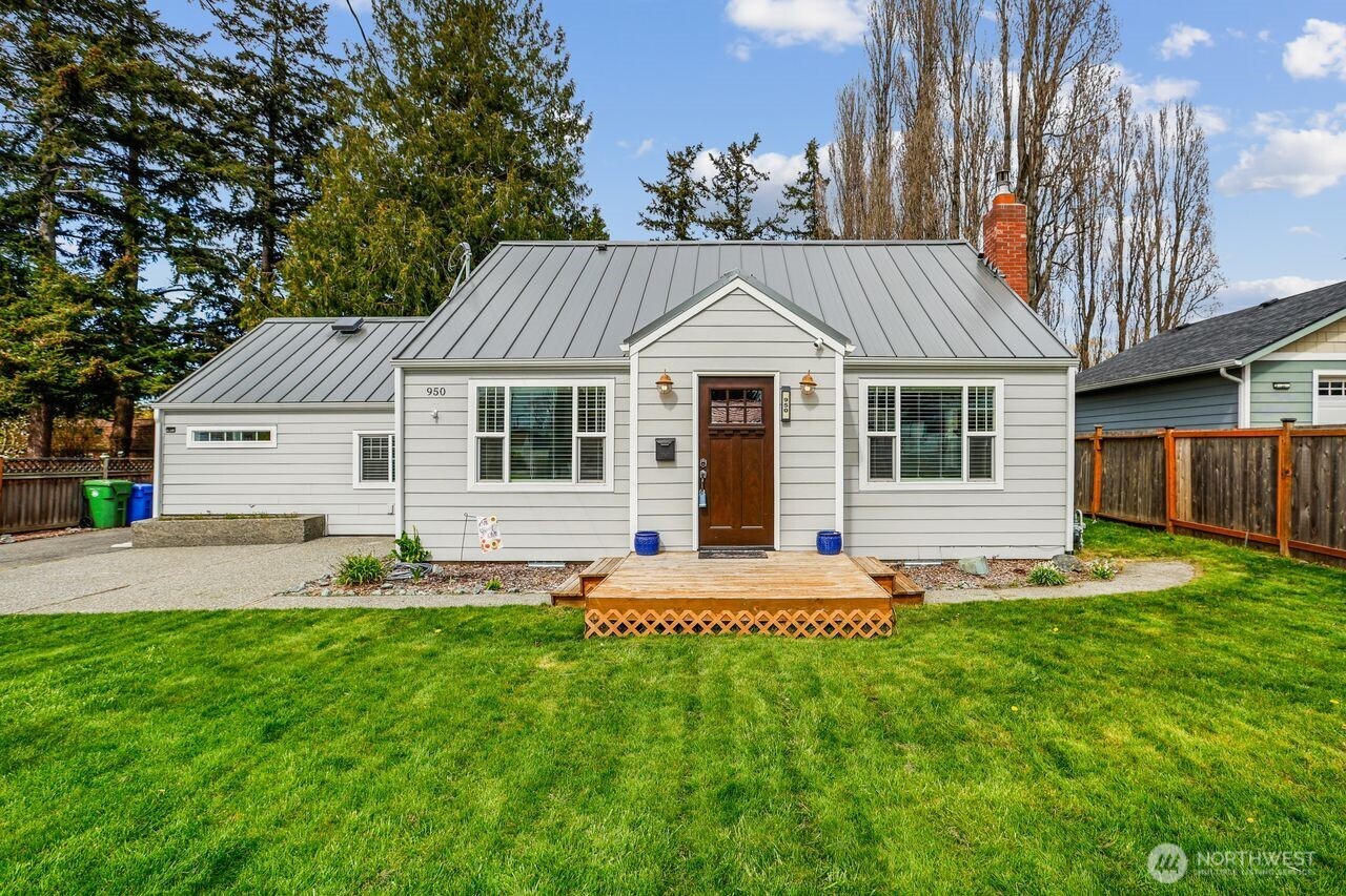 950 SE 4th Avenue , Oak Harbor, WA 98277