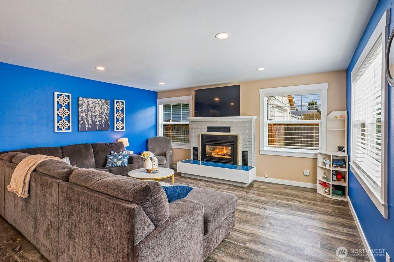 950 SE 4th Avenue , Oak Harbor, WA 98277