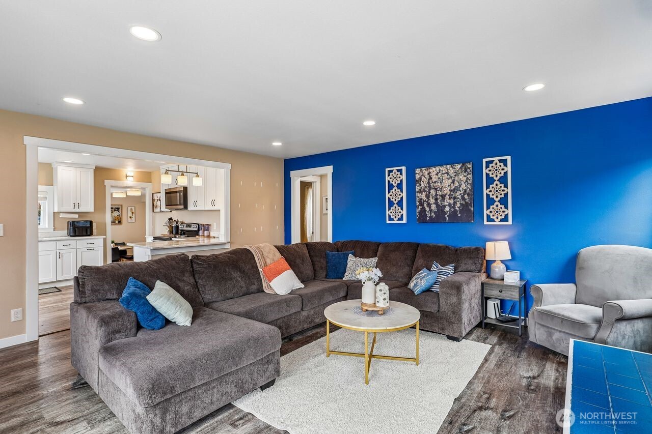 950 SE 4th Avenue , Oak Harbor, WA 98277