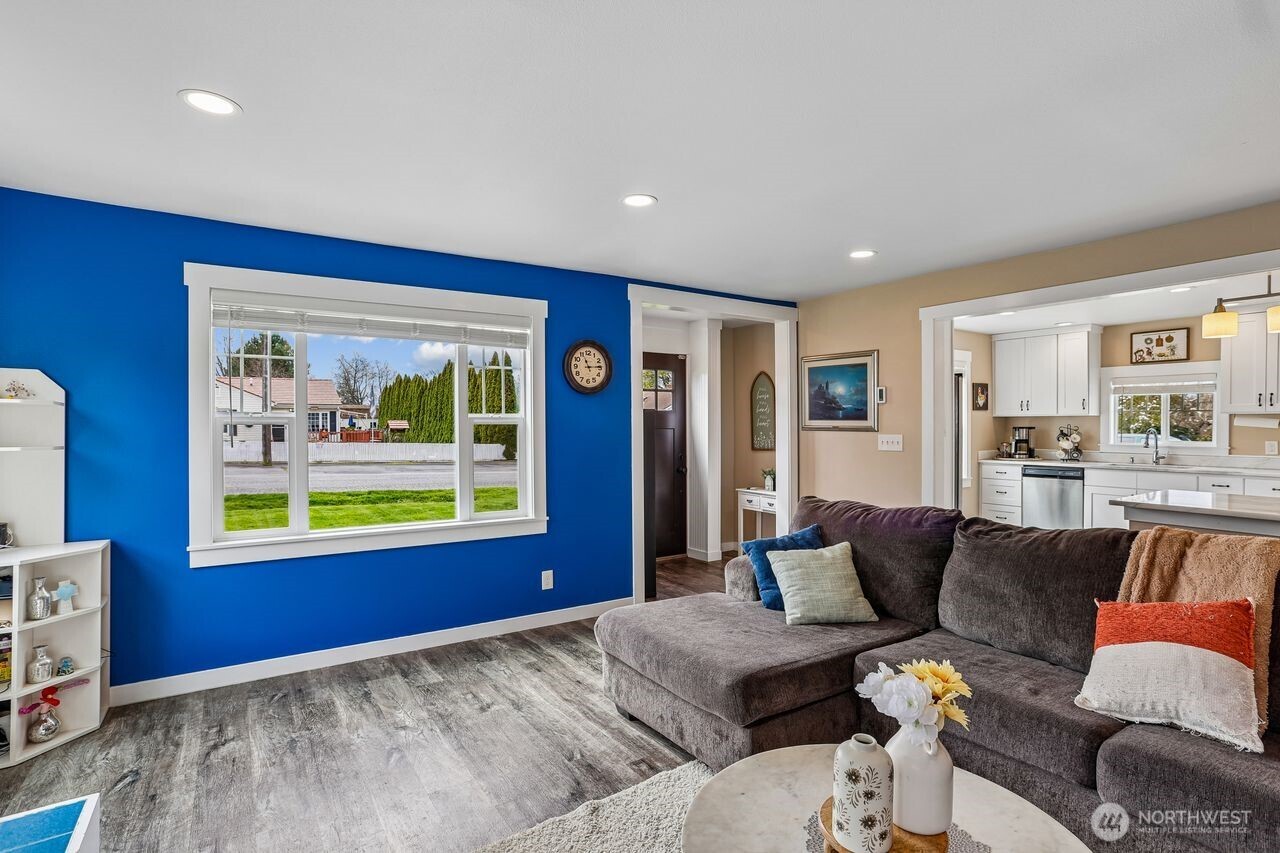 950 SE 4th Avenue , Oak Harbor, WA 98277