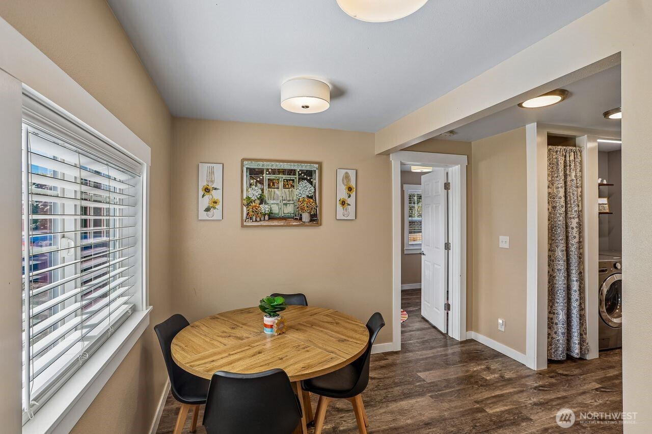 950 SE 4th Avenue , Oak Harbor, WA 98277