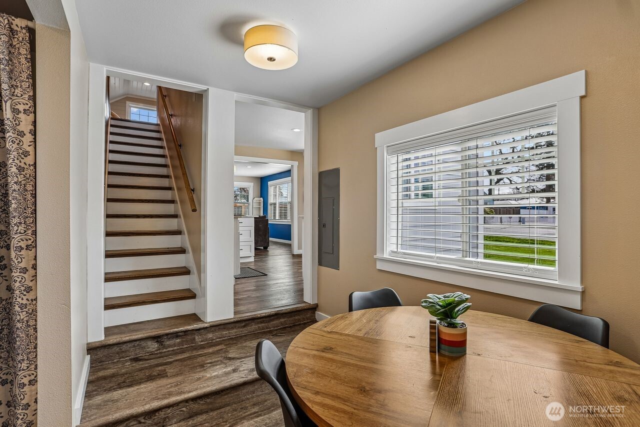 950 SE 4th Avenue , Oak Harbor, WA 98277