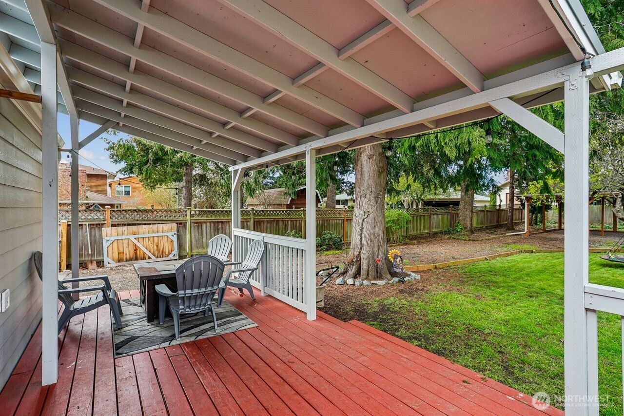 950 SE 4th Avenue , Oak Harbor, WA 98277