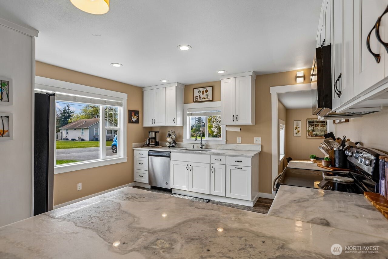 950 SE 4th Avenue , Oak Harbor, WA 98277