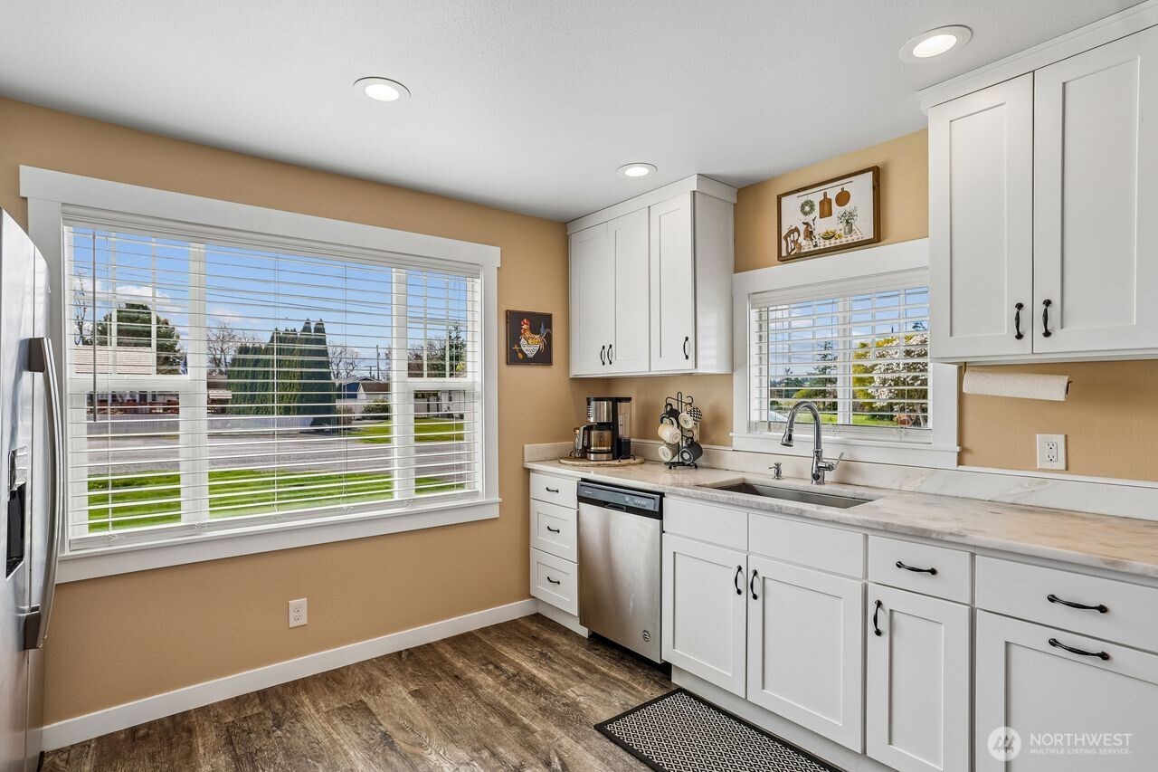 950 SE 4th Avenue , Oak Harbor, WA 98277