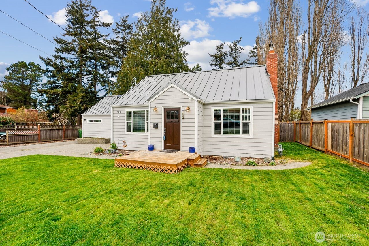950 SE 4th Avenue , Oak Harbor, WA 98277