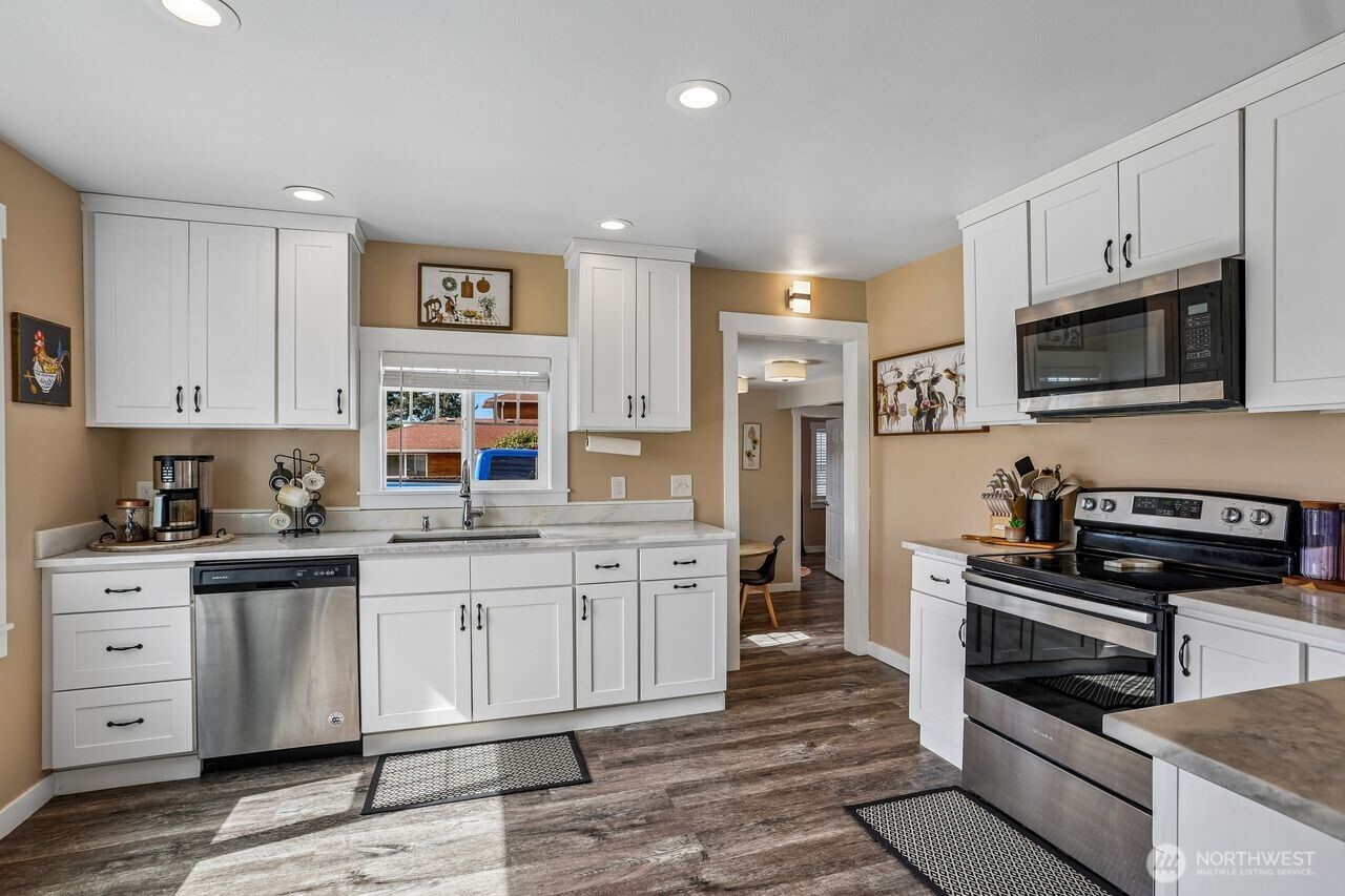 950 SE 4th Avenue , Oak Harbor, WA 98277