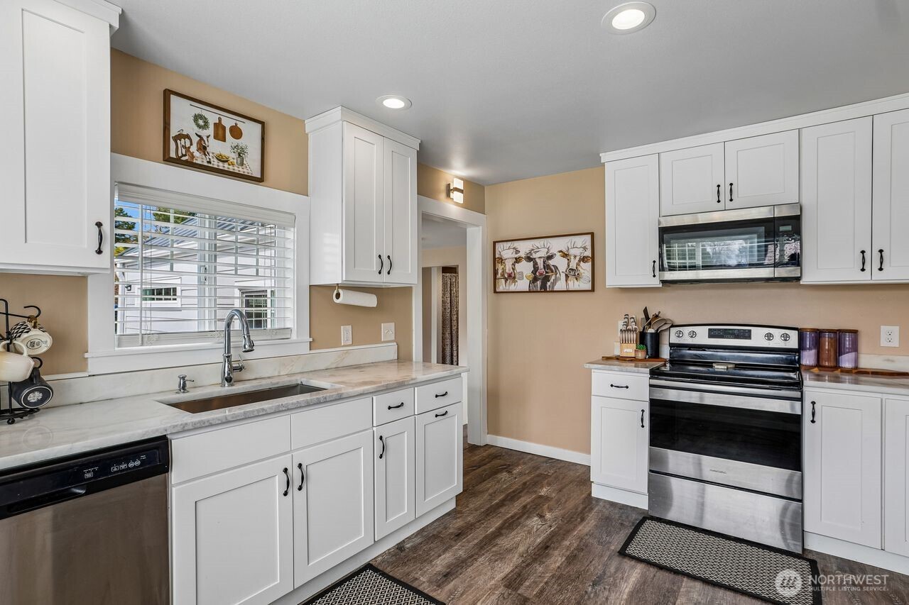 950 SE 4th Avenue , Oak Harbor, WA 98277