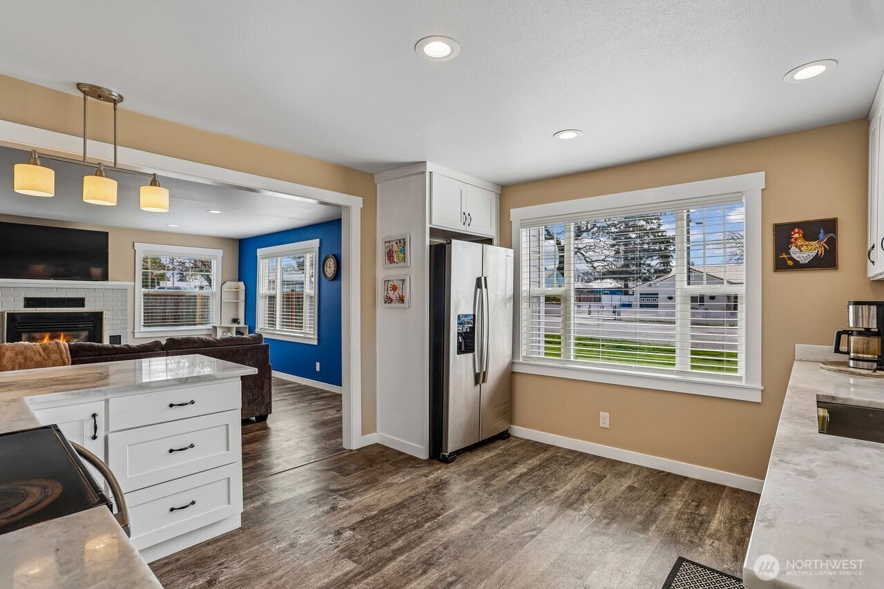 950 SE 4th Avenue , Oak Harbor, WA 98277