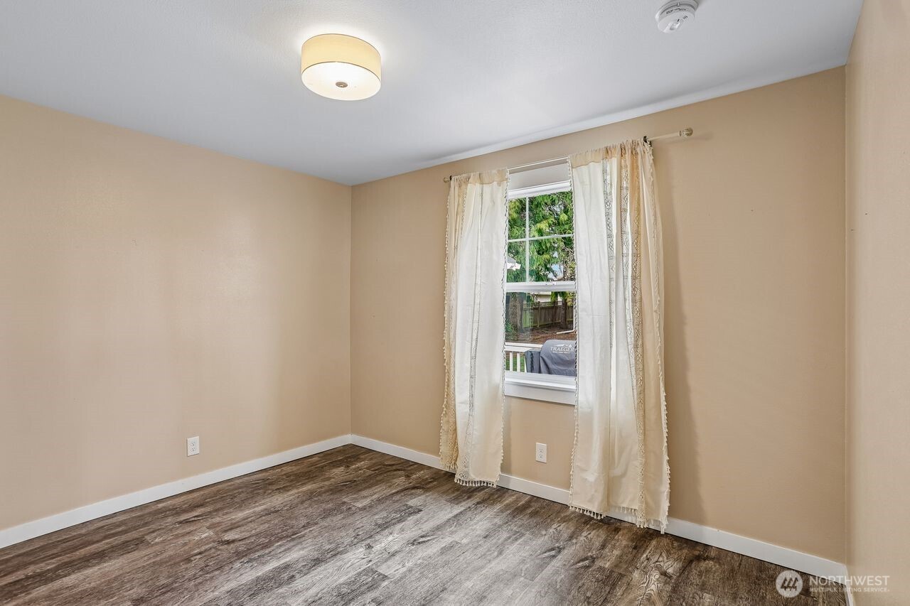 950 SE 4th Avenue , Oak Harbor, WA 98277