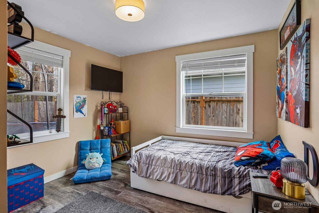 950 SE 4th Avenue , Oak Harbor, WA 98277