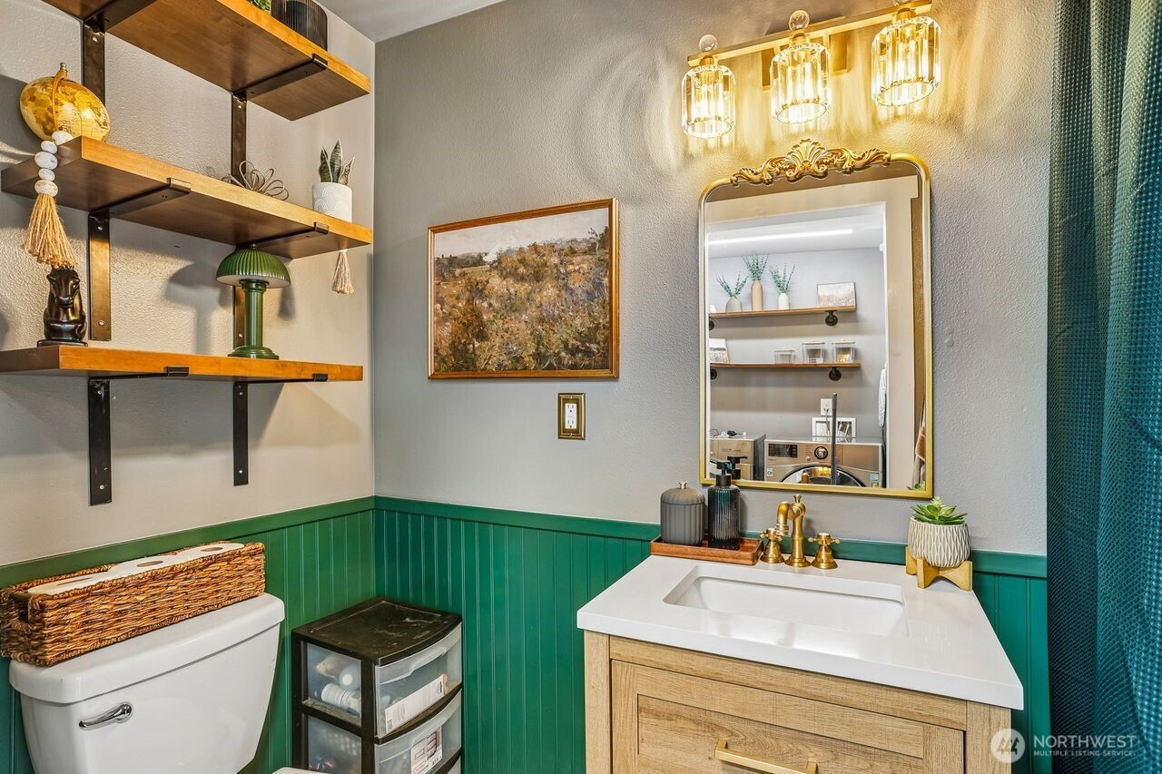 950 SE 4th Avenue , Oak Harbor, WA 98277