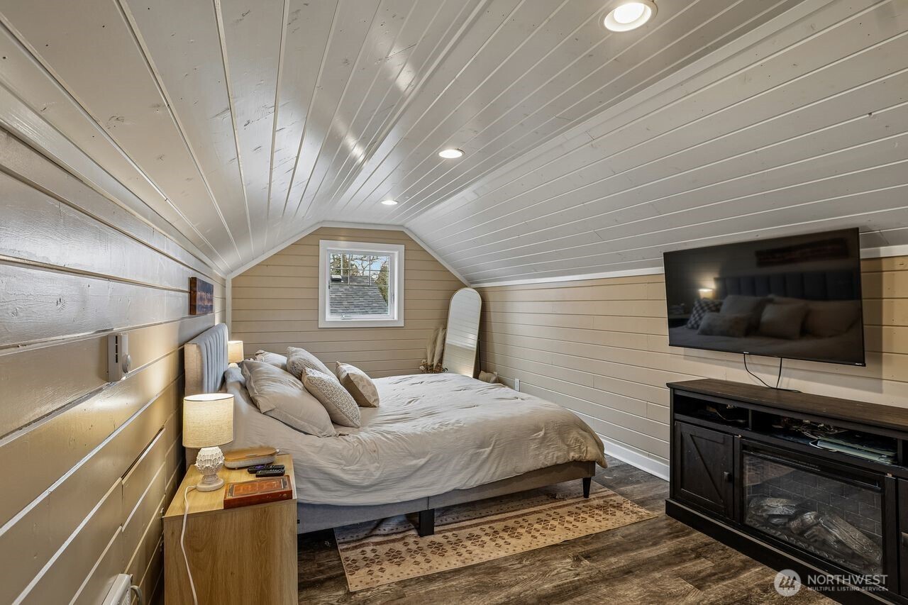 950 SE 4th Avenue , Oak Harbor, WA 98277