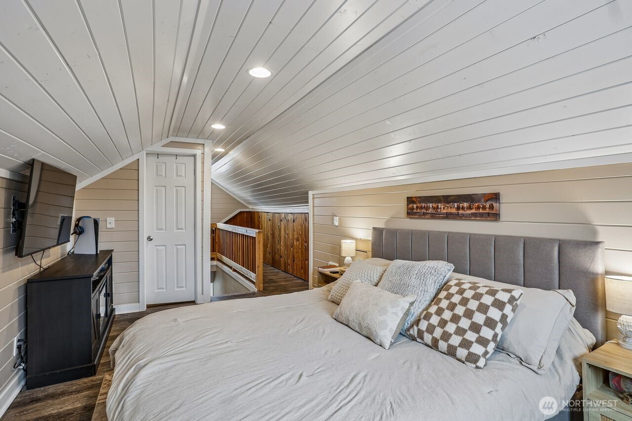 950 SE 4th Avenue , Oak Harbor, WA 98277