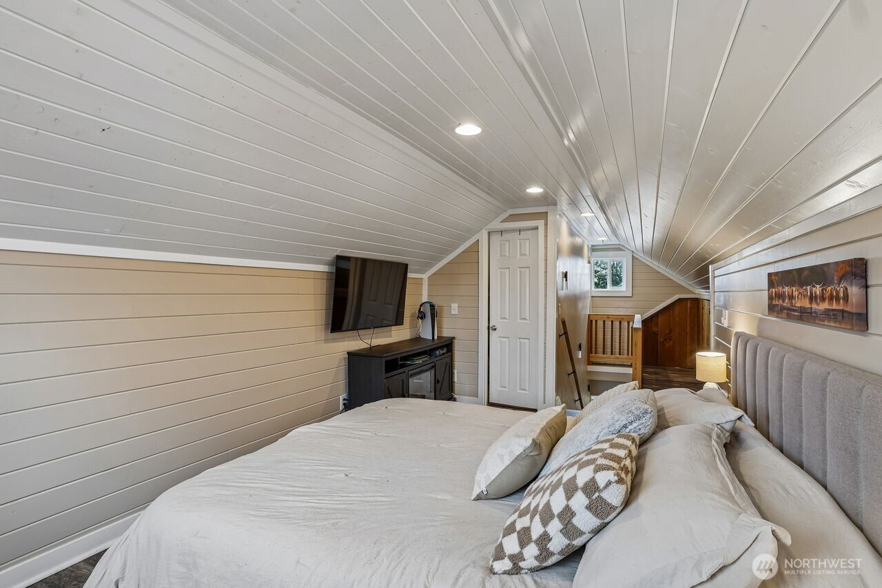 950 SE 4th Avenue , Oak Harbor, WA 98277