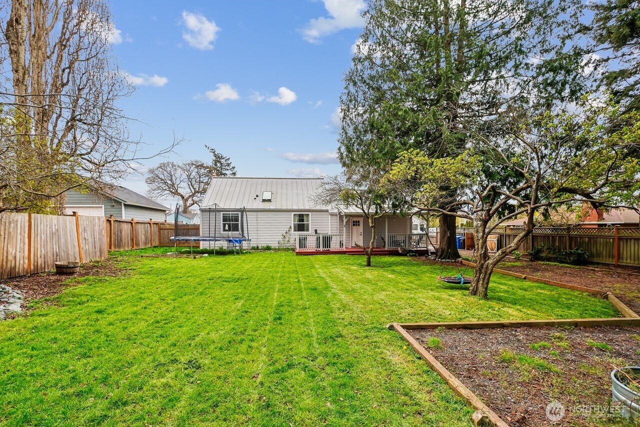 950 SE 4th Avenue , Oak Harbor, WA 98277