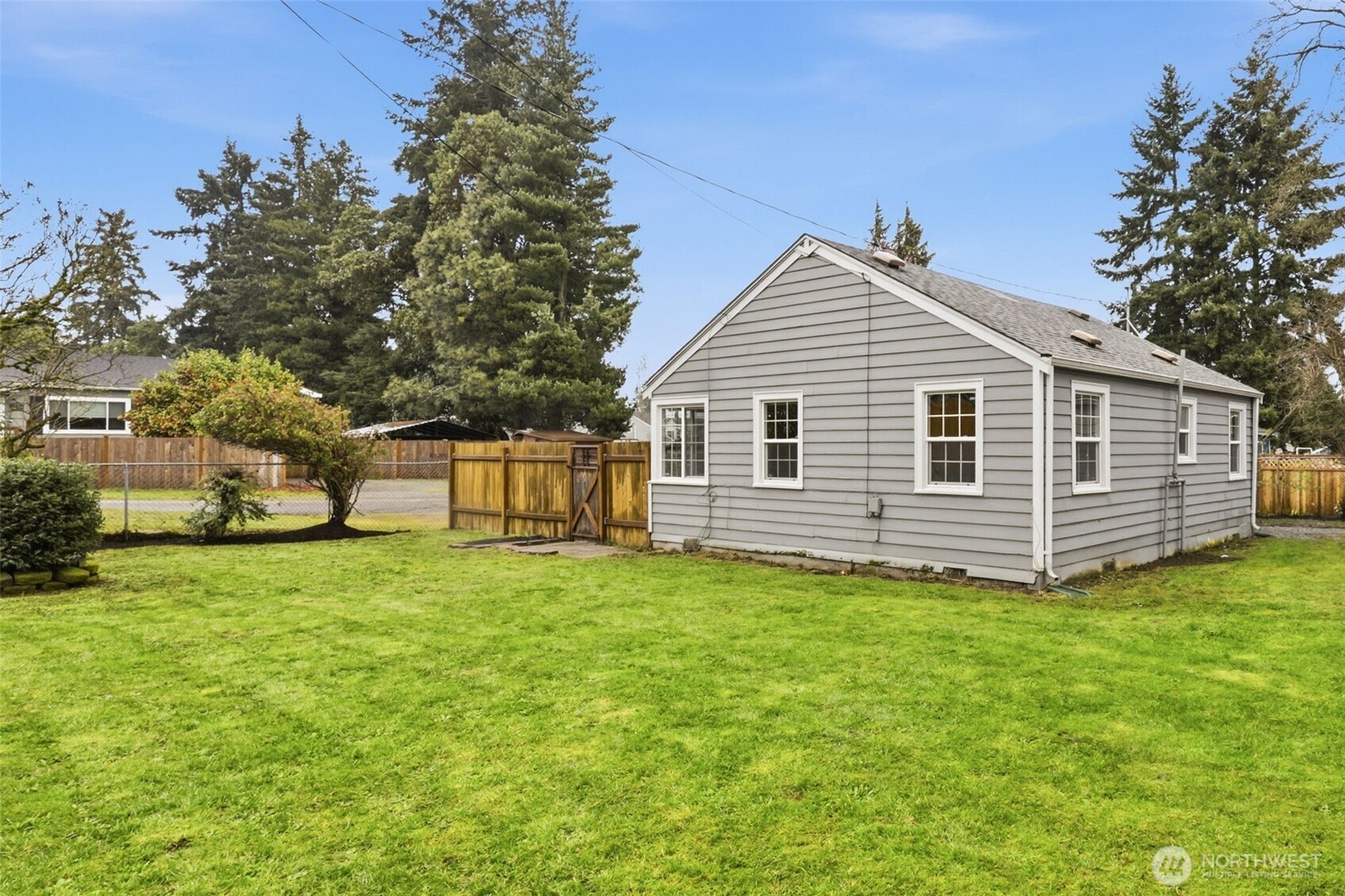 317 SW 124th Street , Seattle, WA 98146