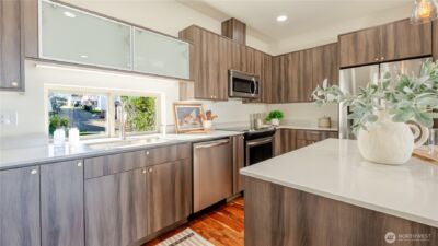 3245 21st Avenue W, Seattle, WA 98199 - Photo 8