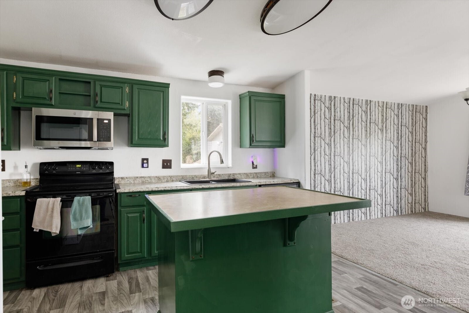 99 E Morris Road , Coupeville, WA 98239