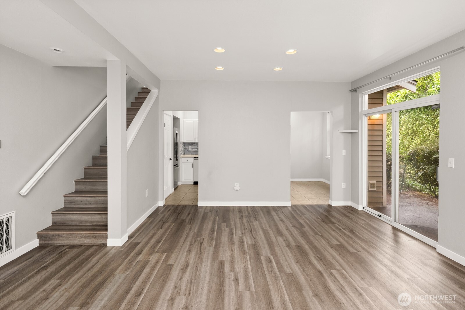 9610 179th Place NE #4, Redmond, WA 98052