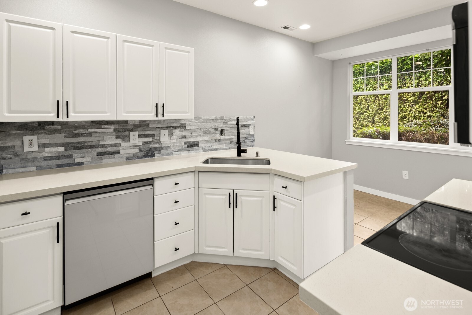 9610 179th Place NE #4, Redmond, WA 98052