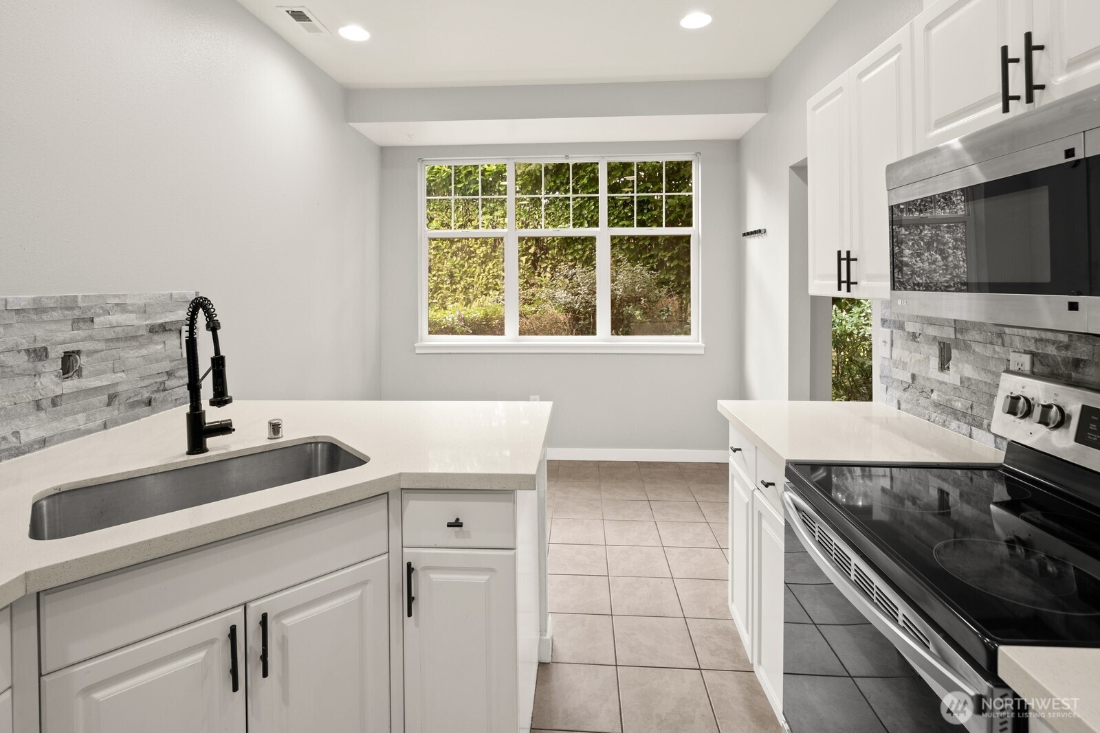 9610 179th Place NE #4, Redmond, WA 98052