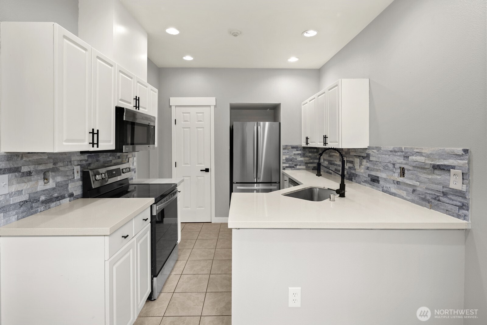 9610 179th Place NE #4, Redmond, WA 98052