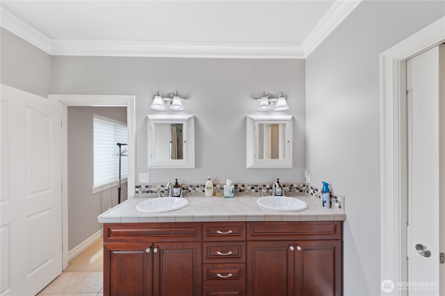 880 Shoshone Drive , La Conner, WA 98257