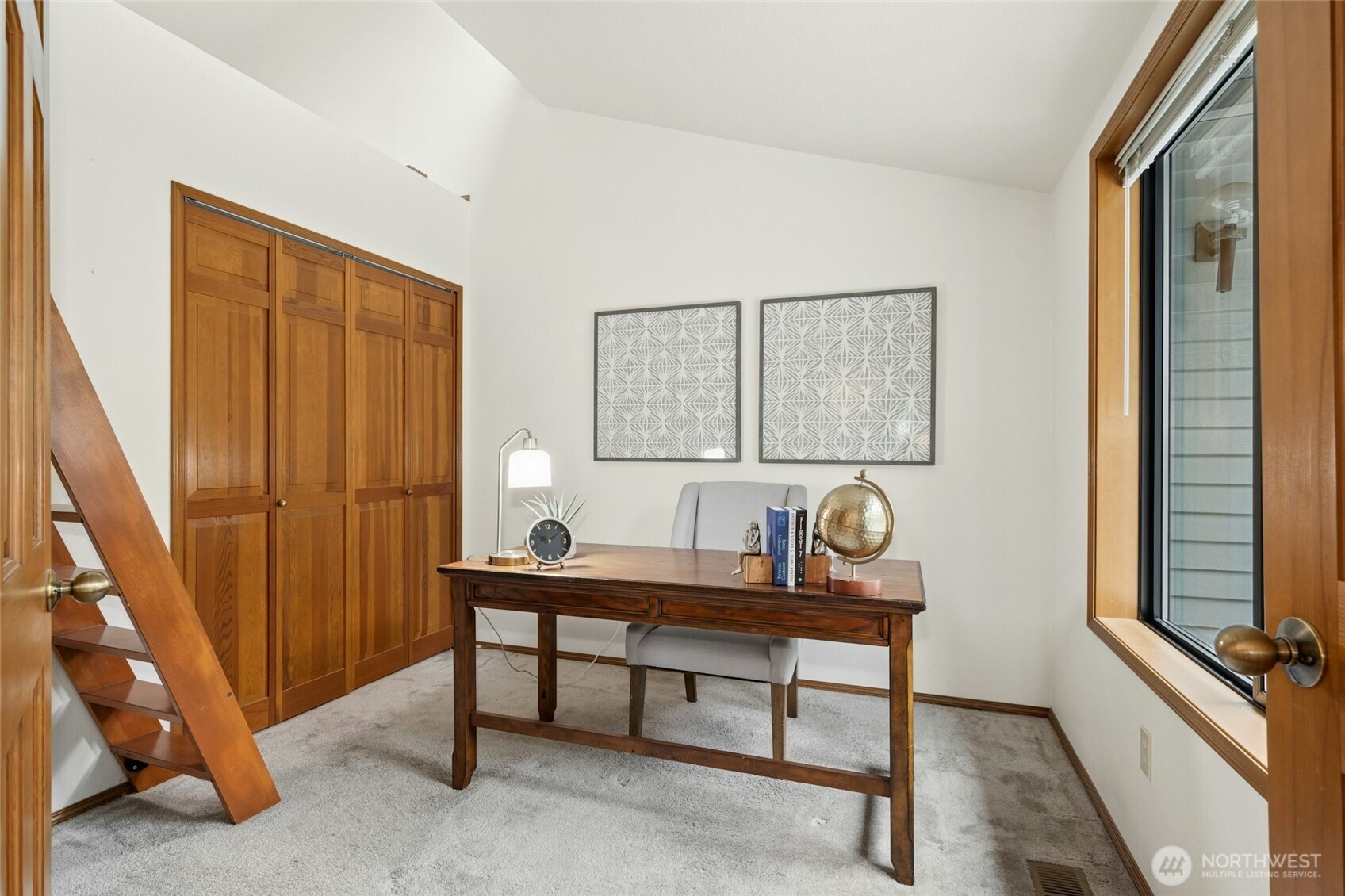 2420 Squak Mountain Loop SW, Issaquah, WA 98027