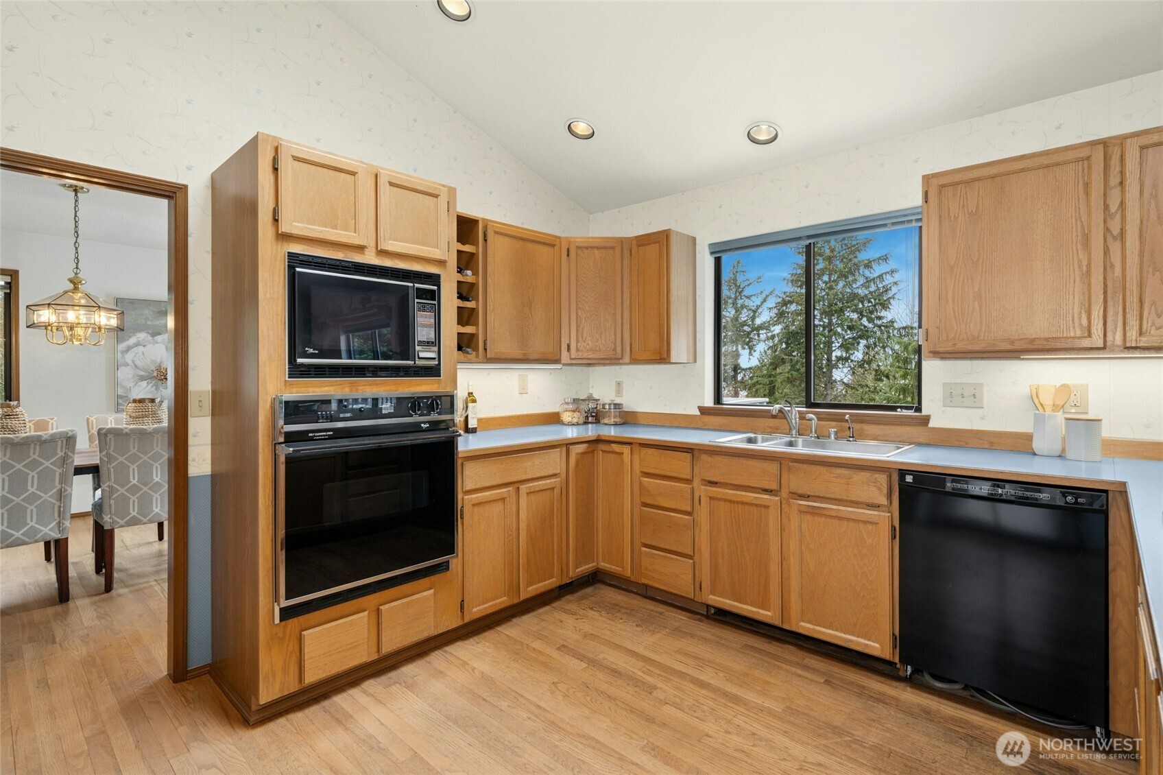 2420 Squak Mountain Loop SW, Issaquah, WA 98027