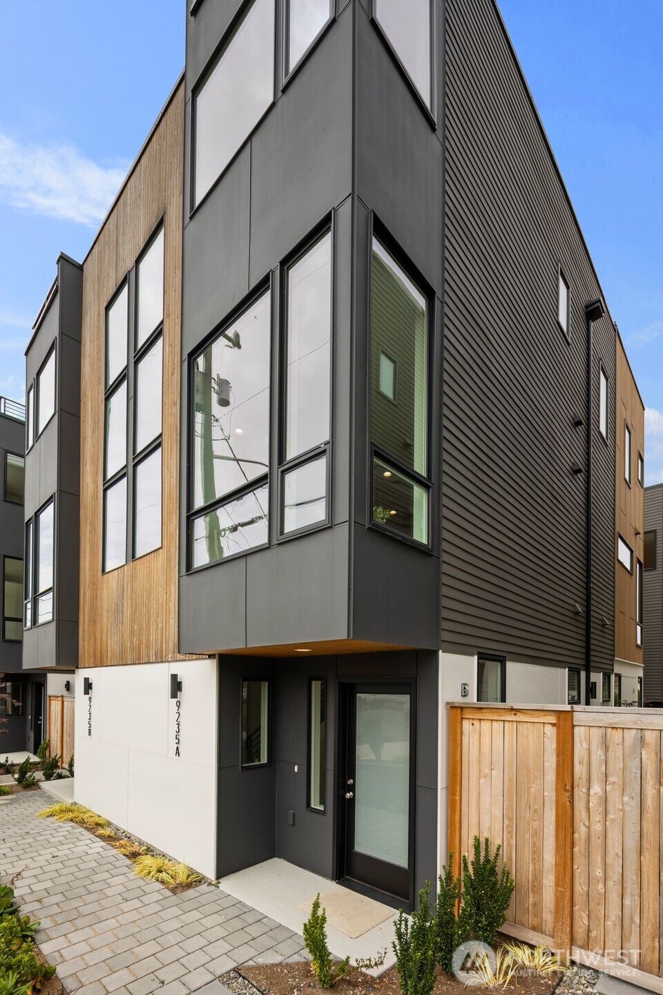 9241 B 16th Avenue SW, Seattle, WA 98106