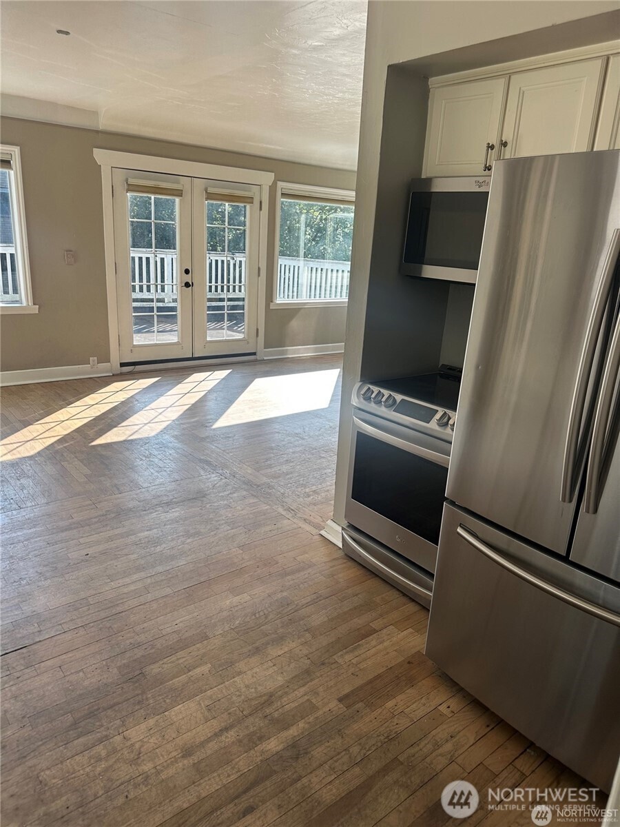 215 W Kinnear Place , Seattle, WA 98119-3730