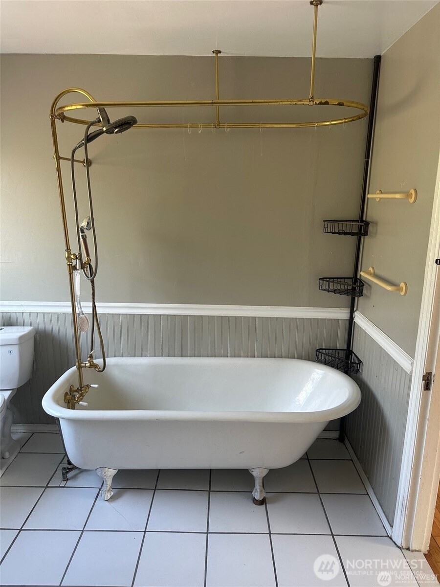 215 W Kinnear Place , Seattle, WA 98119-3730