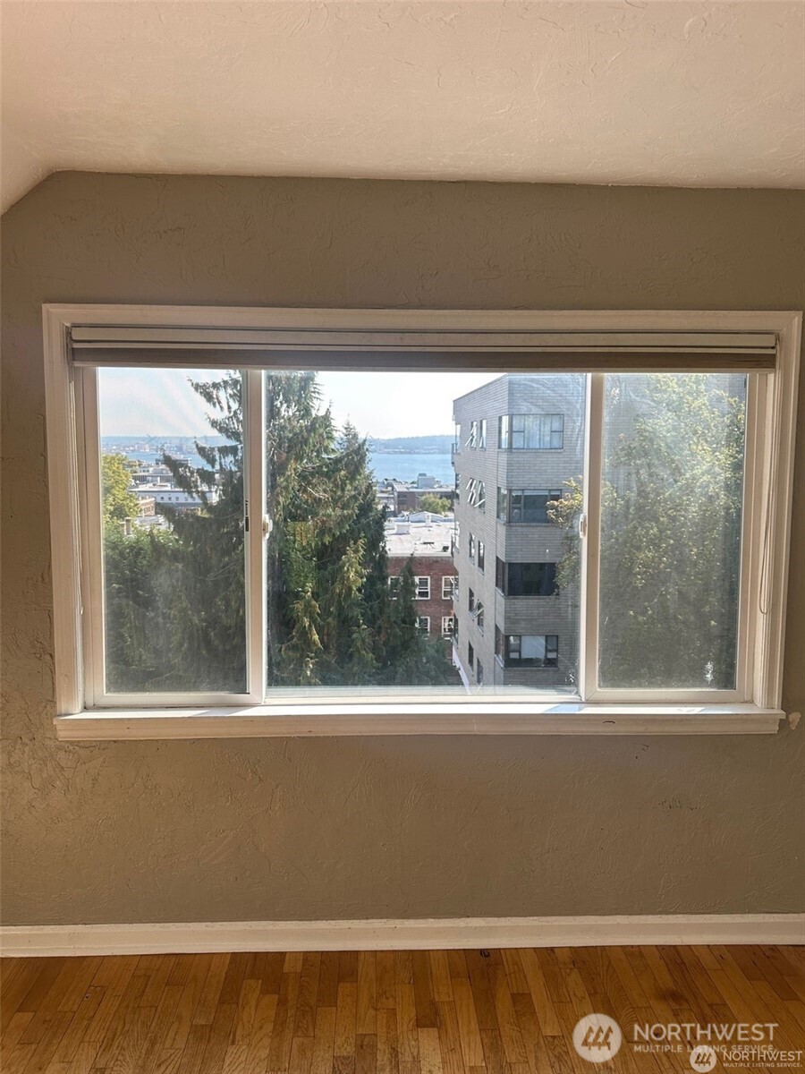 215 W Kinnear Place , Seattle, WA 98119-3730