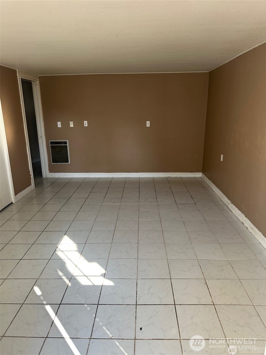 215 W Kinnear Place , Seattle, WA 98119-3730