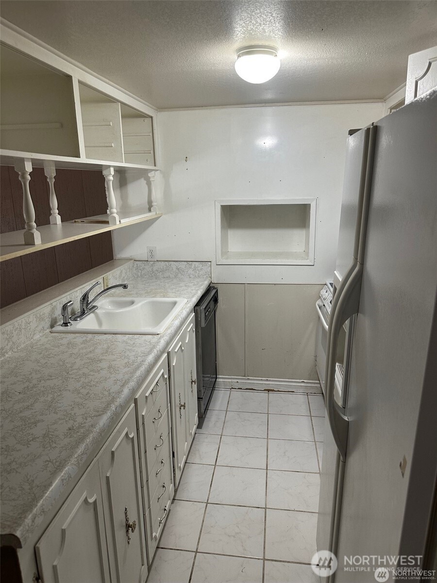 215 W Kinnear Place , Seattle, WA 98119-3730