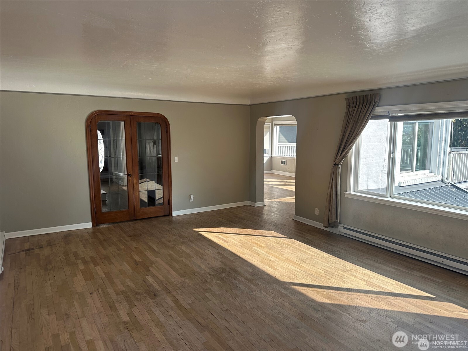 215 W Kinnear Place , Seattle, WA 98119-3730