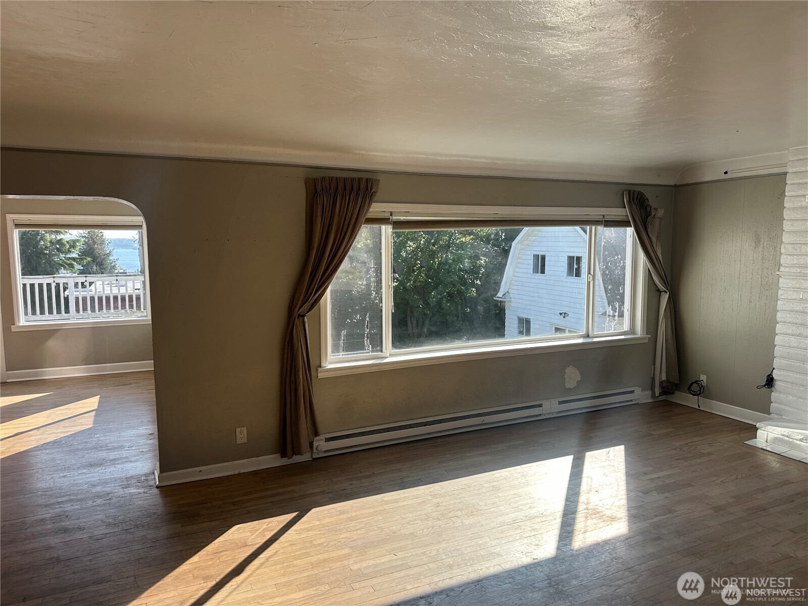 215 W Kinnear Place , Seattle, WA 98119-3730