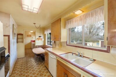 10702 39th Avenue SW, Seattle, WA 98146 - Photo 12