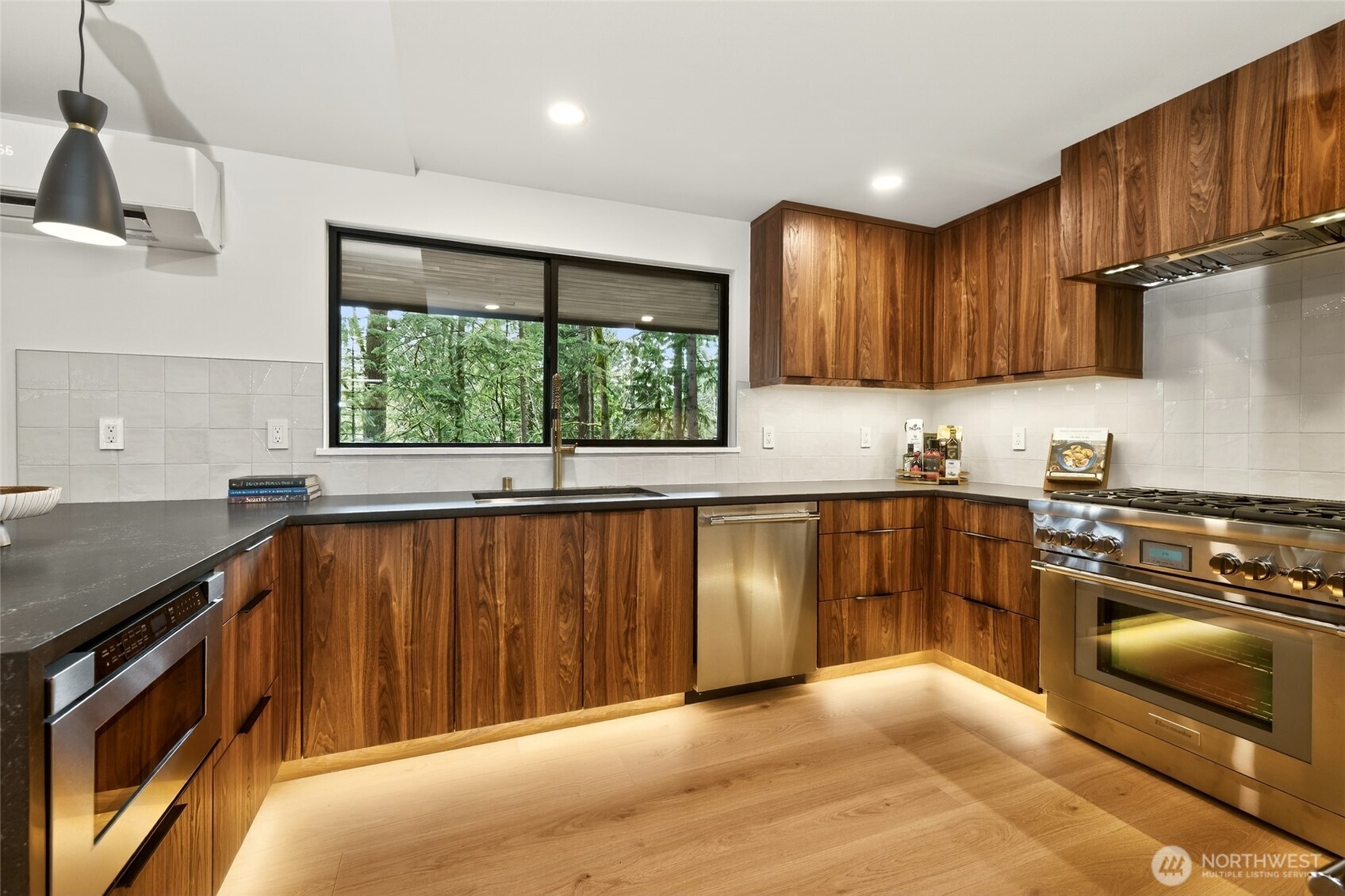 22016 Vine Road , Brier, WA 98036