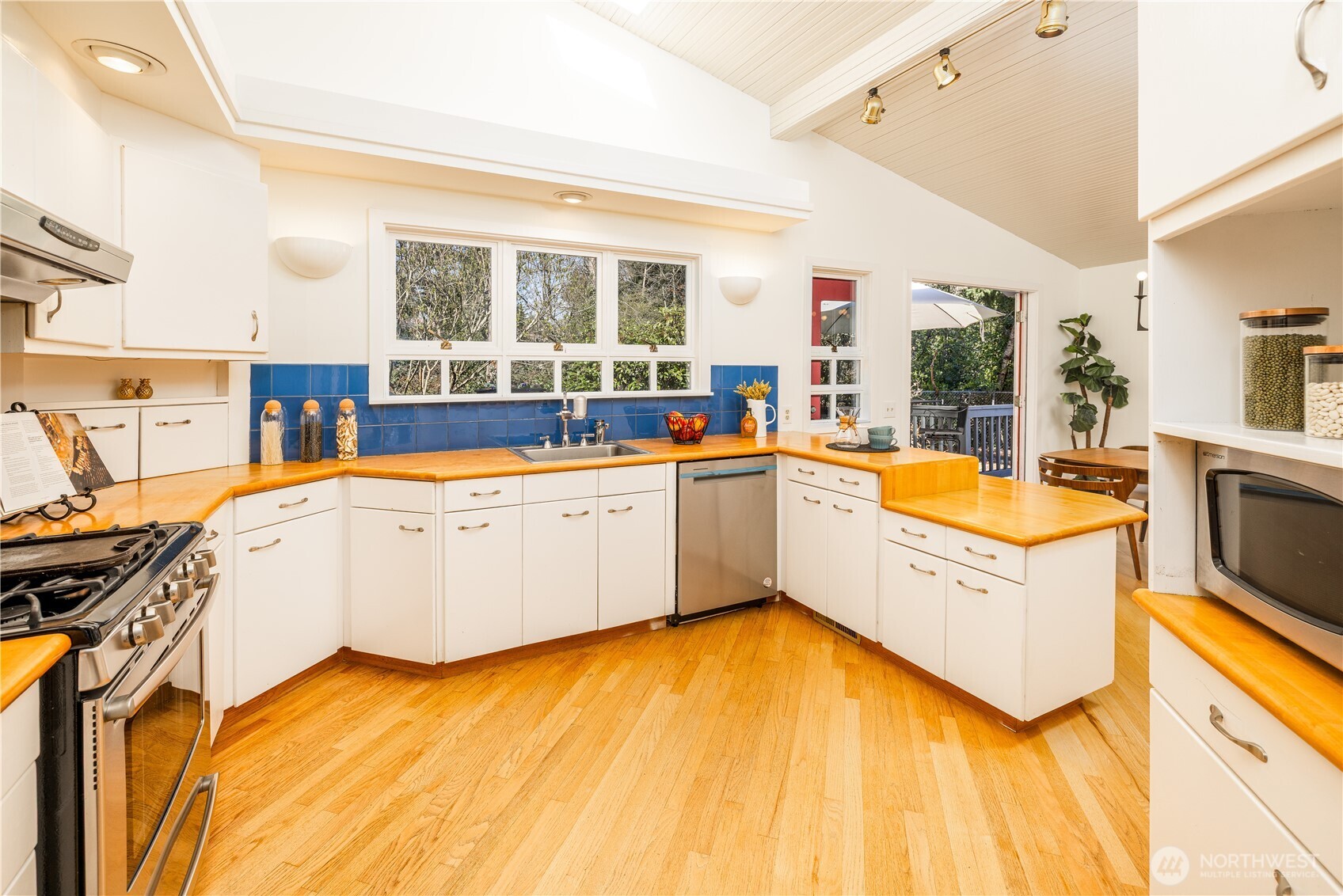 8523 224th Street SW, Edmonds, WA 98026