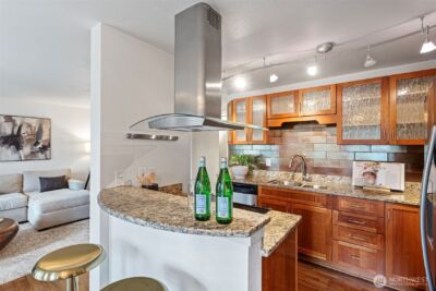 11054 NE 33rd Place #B7, Bellevue, WA 98004 - Photo 16